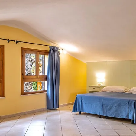 Aparthotel With Swimming-pool And Thermal Pools In Sorano (Grosseto)