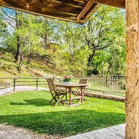 With Swimming-pool And Thermal Pools In Sorano (Grosseto)