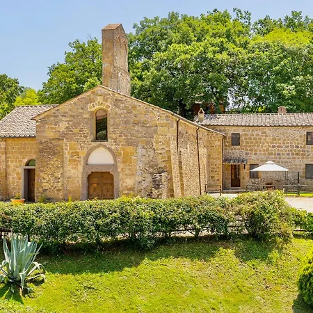 With Swimming-pool And Thermal Pools In Sorano (Grosseto)