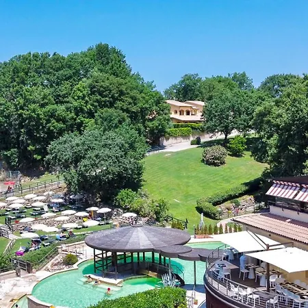 With Swimming-pool And Thermal Pools In Aparthotel Sorano (Grosseto)